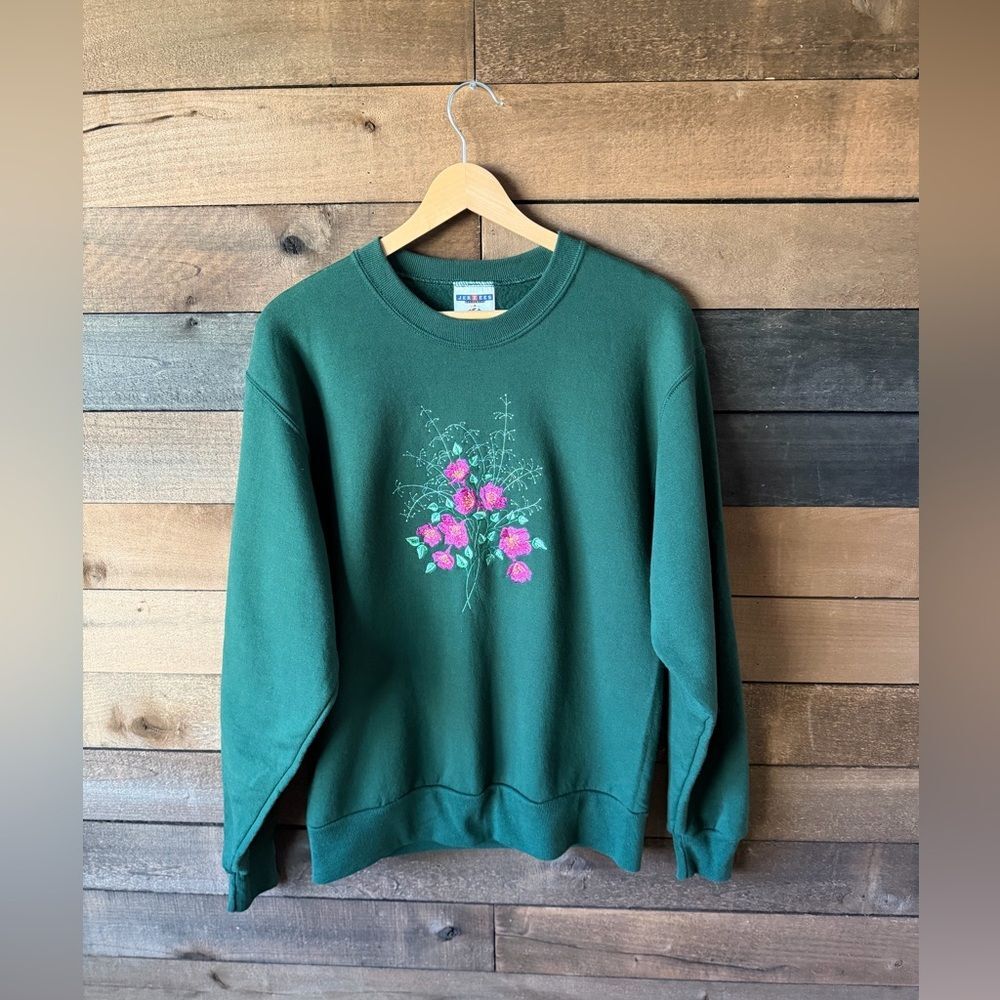 Vintage Jerzees Green Floral Embroidered Crewneck Sweatshirt Cottagecore
